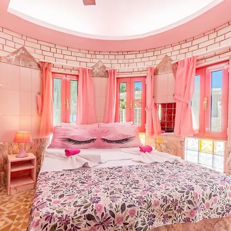 Paco's Barbie House アパート Oziás