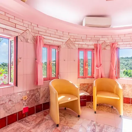 Paco's Barbie House アパート