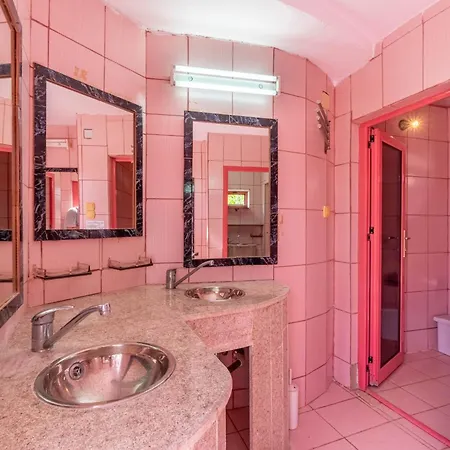 Paco's Barbie House Oziás